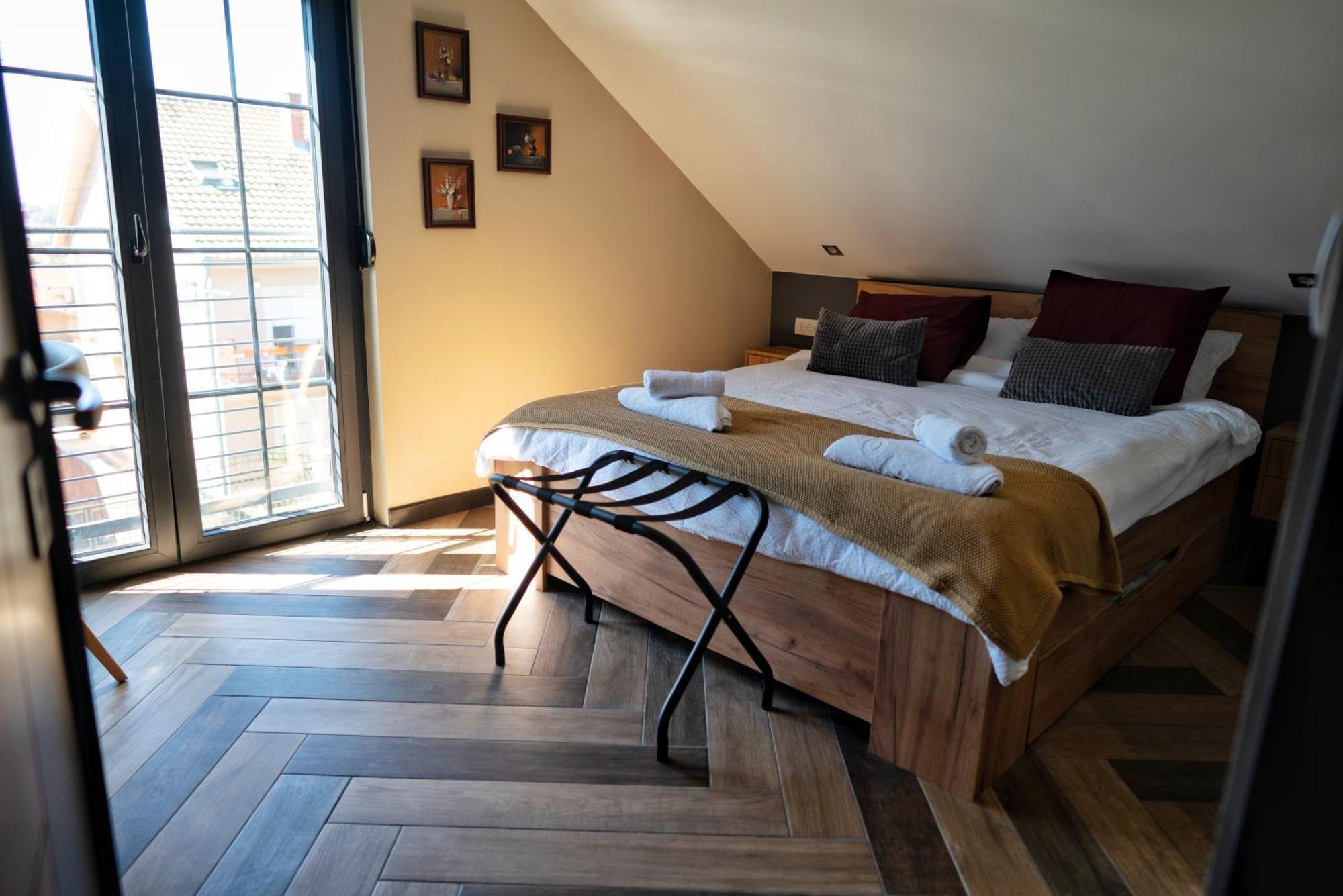Hotel La Roue Vrsac Exterior foto